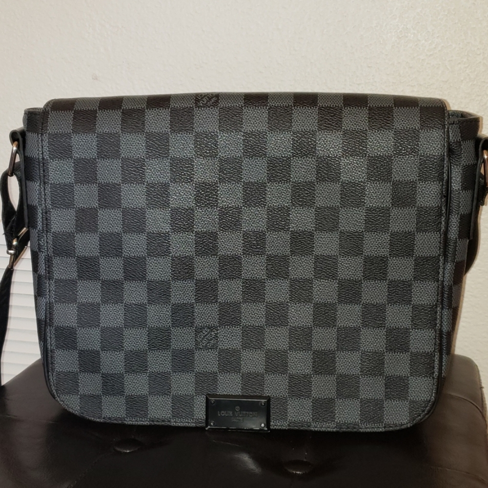 Louis Vuitton District Damier Graphite Black